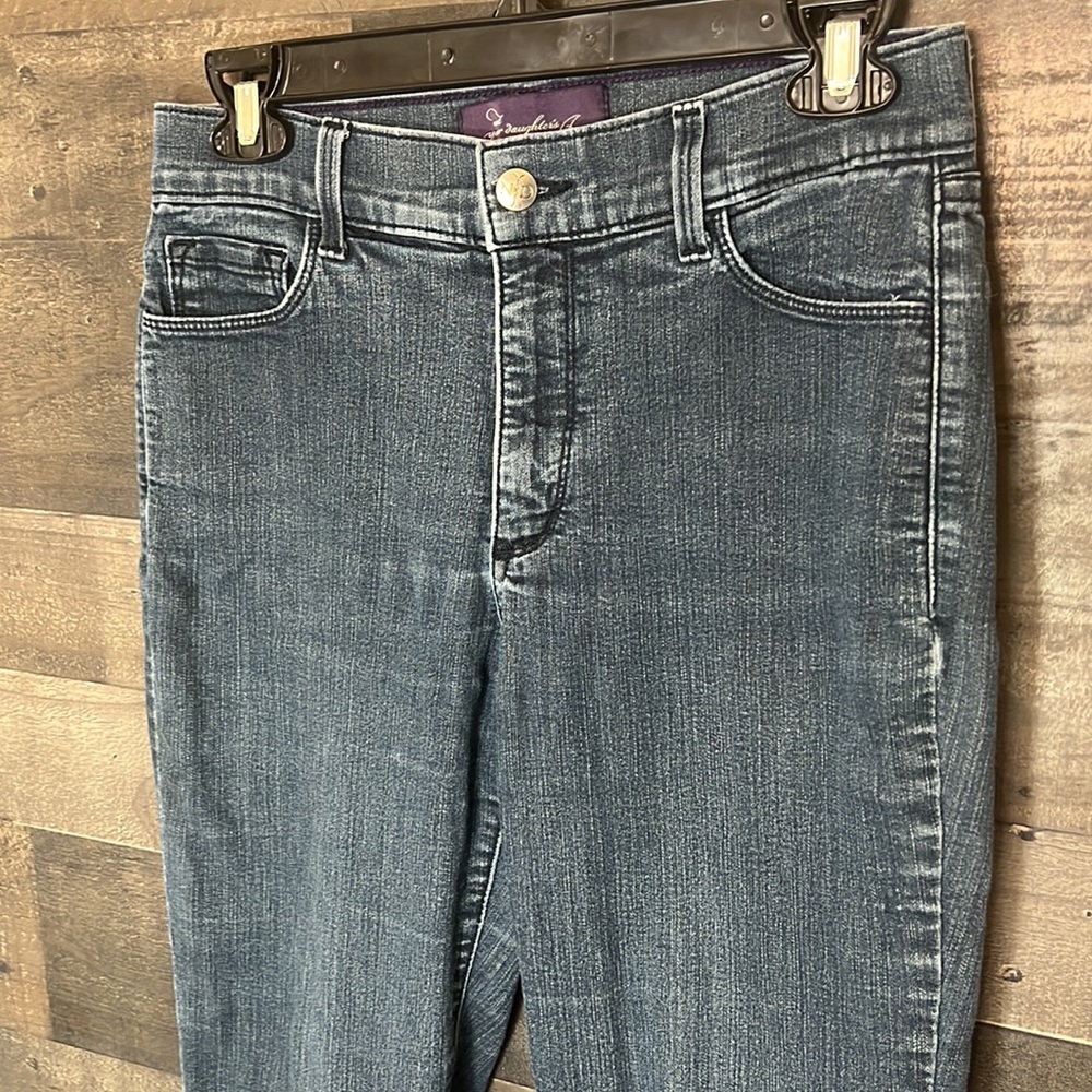 Nice NYDJ Blue Jeans with Roses on Pockets - Picture 2 of 9